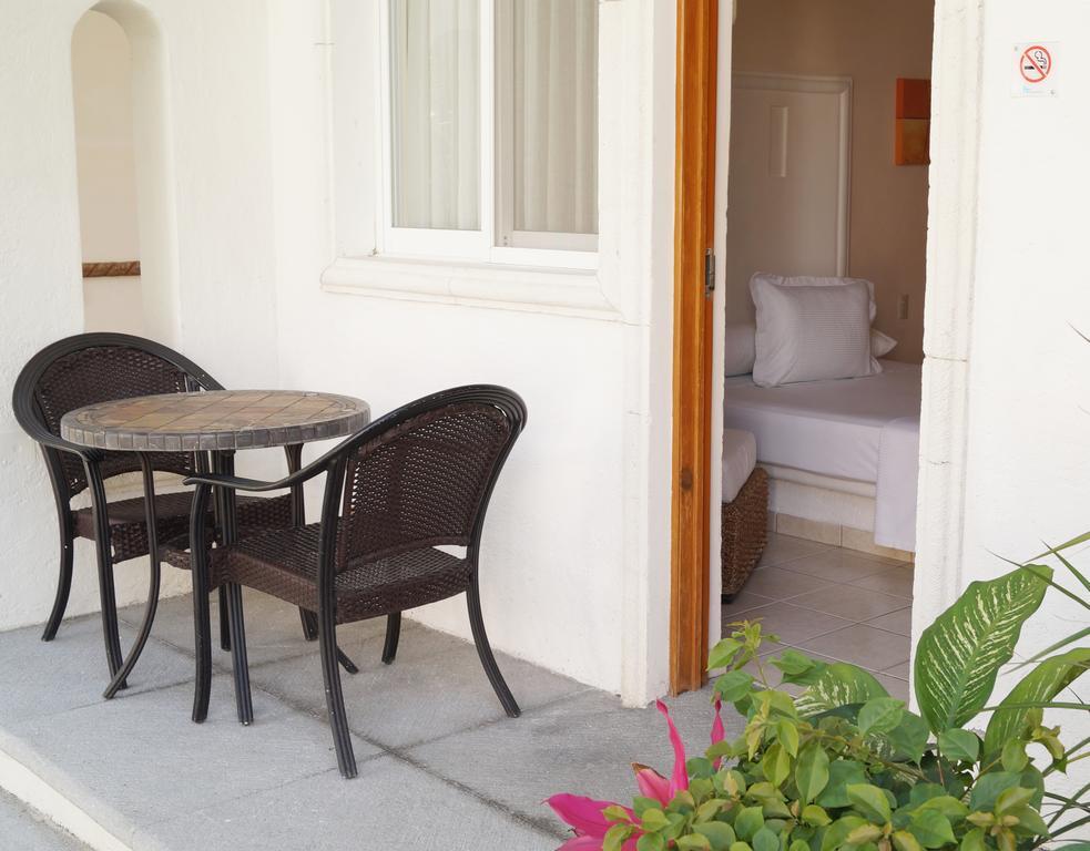 Hotel Canarios Куернавака Екстериор снимка